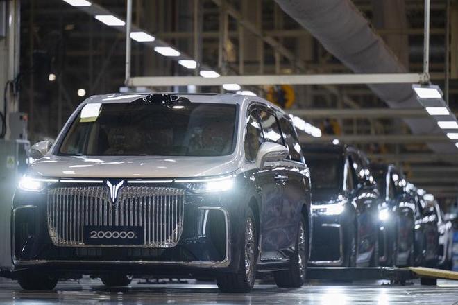 的确定性应对各种不确定性——中国经济圆桌会聚焦“四稳”pg电子入口中国经济圆桌会·新华全媒头条以高质量发展(图2)