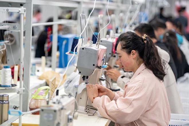 的确定性应对各种不确定性——中国经济圆桌会聚焦“四稳”pg电子入口中国经济圆桌会·新华全媒头条以高质量发展(图3)