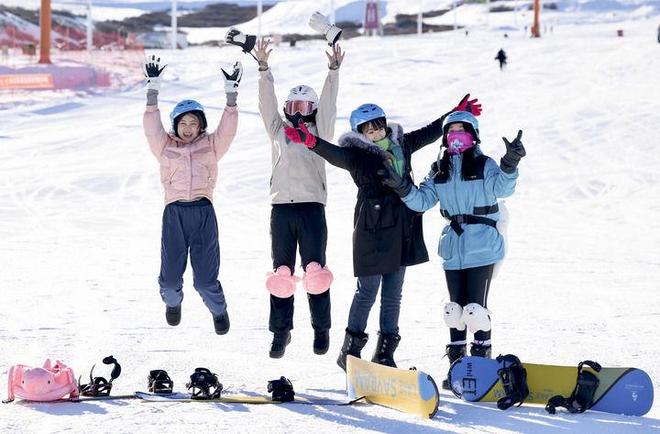 的确定性应对各种不确定性——中国经济圆桌会聚焦“四稳”pg电子入口中国经济圆桌会·新华全媒头条以高质量发展(图4)